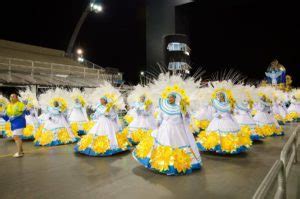 Entre A Batina E O Samba Padre Da Zona Leste Desfila No Carnaval De SP