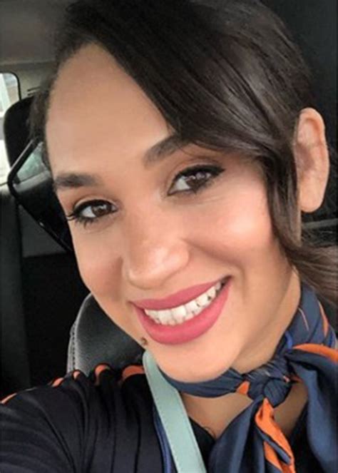 Watch American Air Hostess Stuns Passengers With Resemblance To Meghan Markle Extra Ie