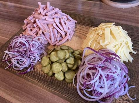 Bayrischer Wurstsalat mit Käse totalversalzen de