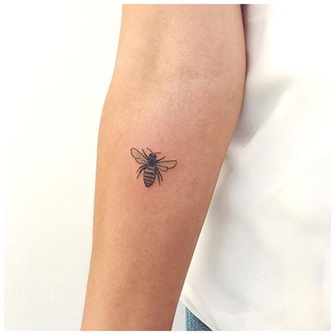 Aggregate More Than Dainty Bee Tattoo Latest In Cdgdbentre