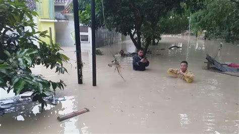 Foto Banjir Bandang Kembali Terjang Pemukiman Di Kota Semarang Titik