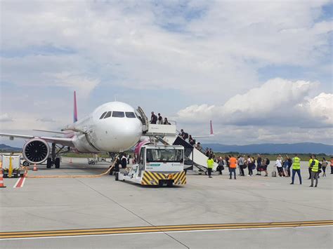 Ce au pățit 40 de pasageri care trebuiau să plece cu un avion WizzAir