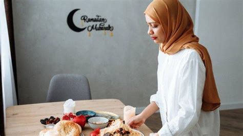 6 Cara Menurunkan Berat Badan Saat Puasa Ramadan Buah Berair Jadi Menu