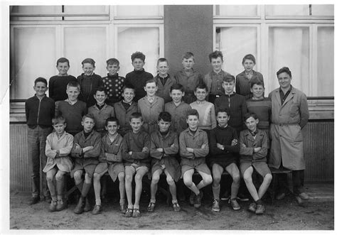 Photo de classe Fin d études de 1960 Ecole De La Liberation Pouxeux