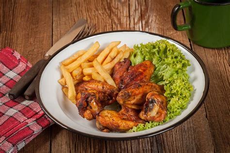 Depuis Ans Ce Bistrot Fait Le Poulet Frites Le Moins Cher De Paris