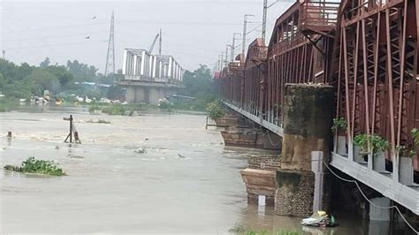 Delhi Flood Alert दिल्ली में खतरे के निशान से ऊपर पहुंचा यमुना नदी का जलस्तर प्रशासन की