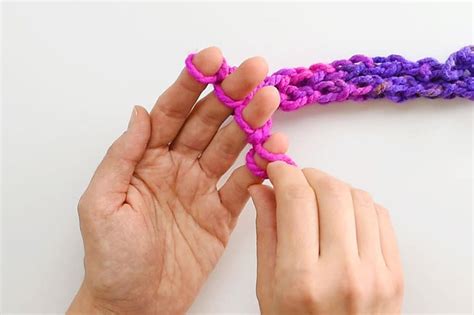 How To Finger Knit Easy Finger Knitting Instructions