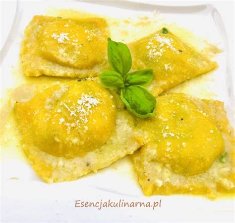 Ravioli Ze Szpinakiem Ricott I Parmezanem Esencja Kulinarna