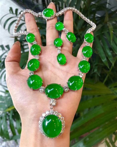 Jade Jadeite Necklace With Diamonds Jade Jewelry Jewelry Amazing