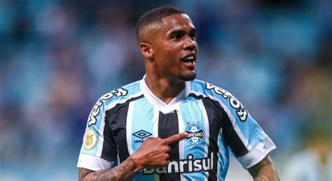 Agora Vai Querendo Voltar Ao Gr Mio Douglas Costa Recebe Recado