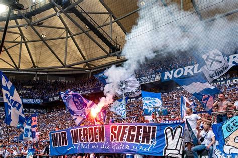 Eintracht Frankfurt provoziert Schalke Fans Schlägerei im Frankfurter