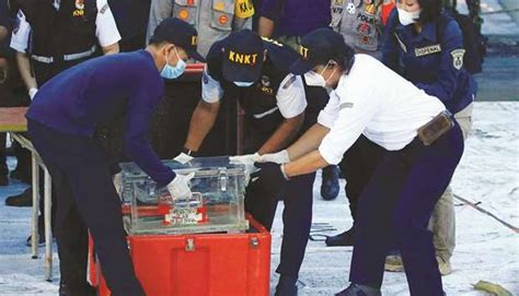 Indonesia Recovers First Black Box From Crashed Plane Debris Gulf Times