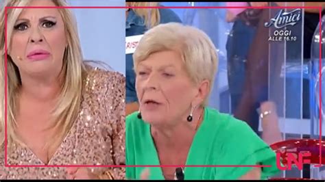 Shock A Uomini E Donne Pinuccia Litiga Con Tina E Sviene Ultime