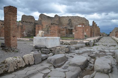 A Street In Pompeii With Stepping Stones A Public Fountain