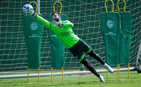 Goiás desfalcado busca vitória contra o Palmeiras no Estádio da