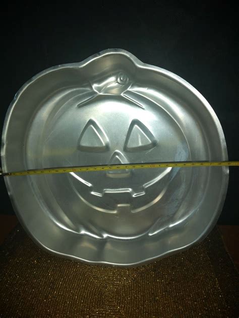 Pumpkin Jack O Lantern CAKE PAN Wilton Bakeware 502 2928 Vintage 1981