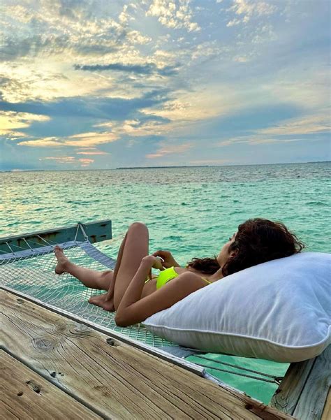 Janhvi Kapoor S Bikini Photos On The Beach Are Going Viral