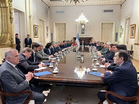 milei se reúne en la casa rosada con los 24 gobernadores del país para explicarles el plan de