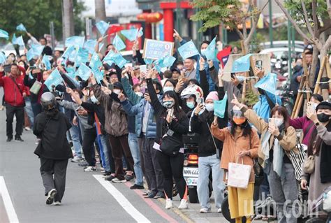 影／柯文哲台南掃街 熱情支持者自製海報相挺 2024大選前哨站 要聞 聯合新聞網