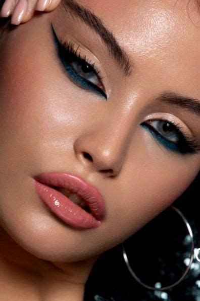 Reverse Cat Eye Is Such A Trendy And Amazing Makeup Trend That Blew Up