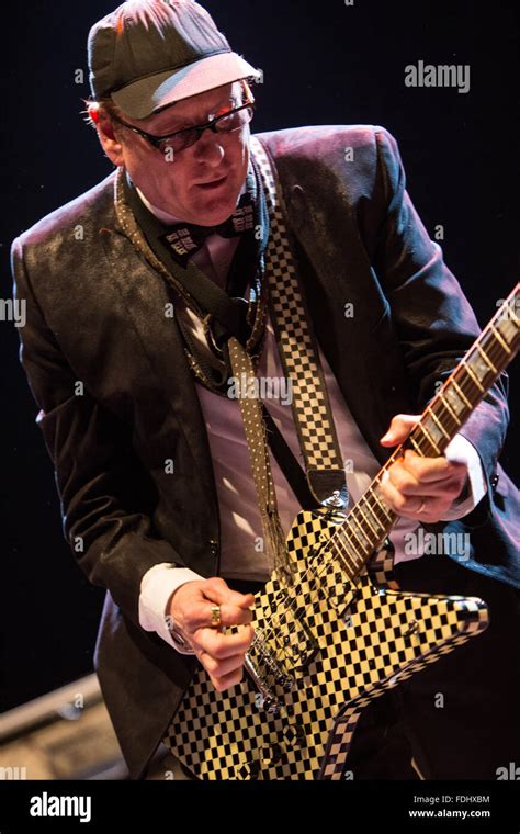rick nielsen  foo fighters  res stock photography  images alamy