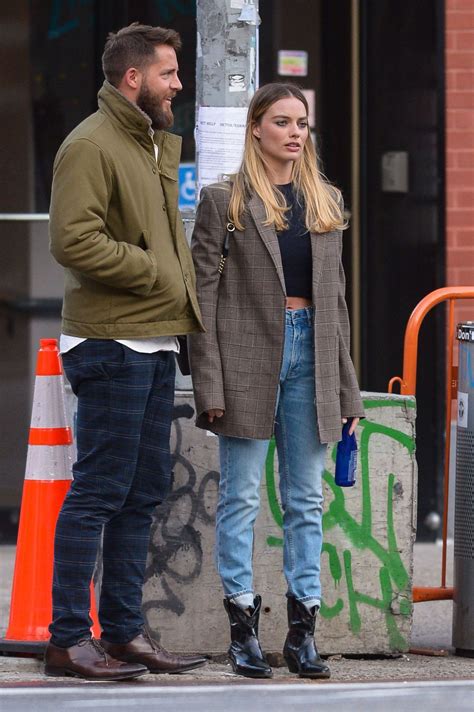 MARGOT ROBBIE and Tom Ackerley Out in New York 04/28/2019 – HawtCelebs