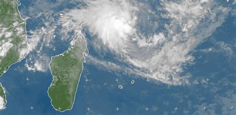 Pré alerte cyclonique à la Réunion