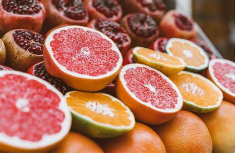 Las 3 poderosas frutas con vitamina C que ayudan a producir colágeno