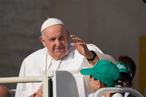 Papie Franciszek Po Operacji Trwa A Trzy Godziny Watykan Wyda