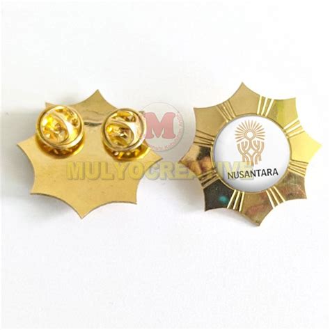 Pin Bros Wing Logo Ikn Pohon Hayati Model Bulat Bendera Bintang Pesan