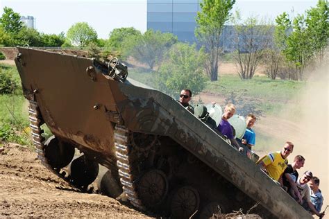 Schuetzenpanzer BMP Selbst Fahren Offroad Landsberg Fahrerlebnis