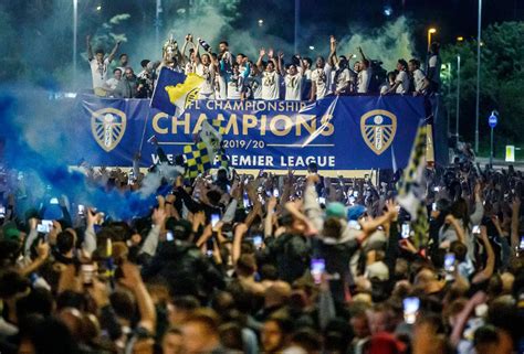 25 Pictures Of Leeds United And Marcelo Bielsa Lifting The Championship