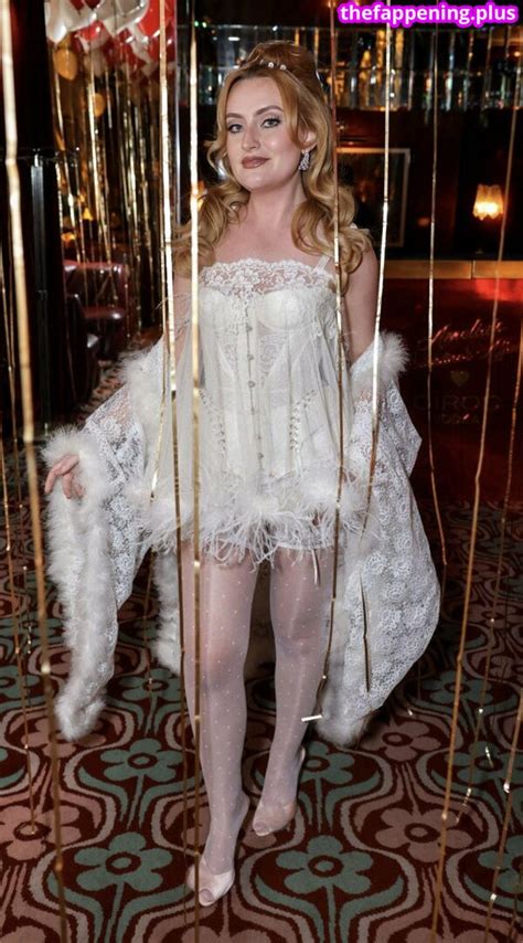 Amelia Dimoldenberg Ameliadimz Emilynudess Nude Onlyfans Photo The Fappening Plus