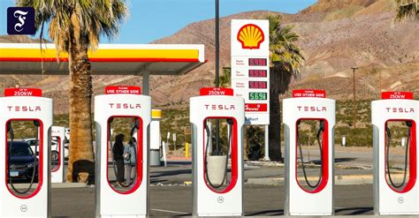 Tesla Musk K Ndigt Entlassung Von Ladestation Team An