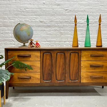 Mid Century MODERN Walnut CREDENZA Long Dresser By BROYHILL Premier