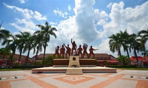 Monumen Peta Sejarah Daya Tarik Lokasi Ragam Aktivitas Places