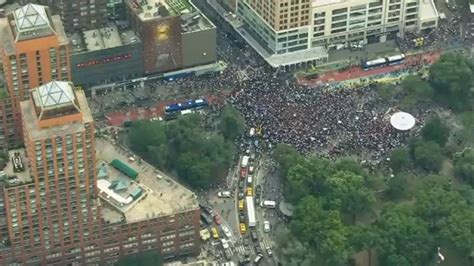 Twitch Streamer's Giveaway Sparks Mayhem In NYC's Union Square Park ...