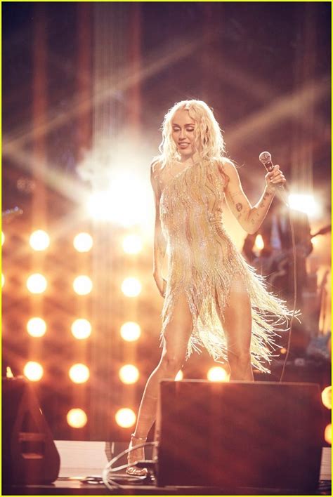 Watch All Miley Cyrus New Year S Eve Performances Including