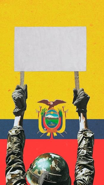 Bandera De Ecuador En Fondo Militar Con Elementos Foto Gratis