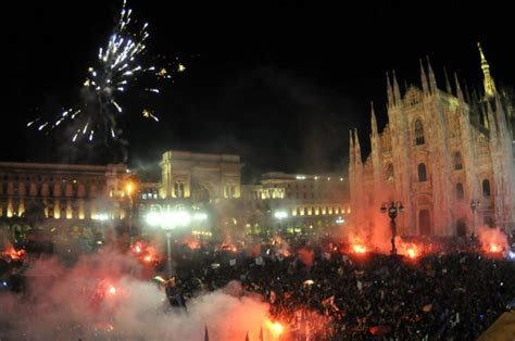 L Esultanza Dei Tifosi In Piazza Duomo La Repubblica