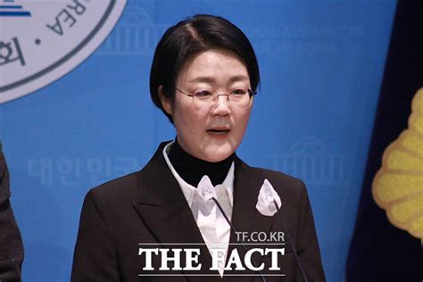 경호원에 끌려나간 강성희 尹 대통령 사과·경호처장 파면 촉구 Tf사진관 포토 기사 더팩트