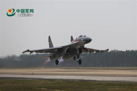 高清 南部戰區航空兵實戰化訓練 多型戰機拔地而起 軍事 人民網