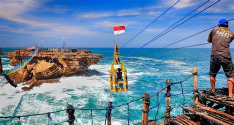 Timang Beach Enjoy The Wave Thtough The Gondola Raff Transport