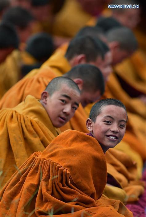 Thangka Display Ritual Held At Tashilhunpo Monastery In Xigaze China S