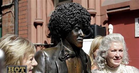 On This Day In 2005 Philip Lynott Statue Was Unveiled In Dublin Hotpress