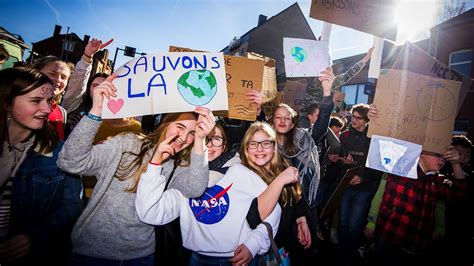 Le casse tête de l engagement politique des jeunes Les Echos