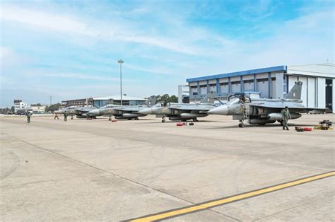 "Flying bullets" of Indian Air force Tejas MK1.[Album] : r/WarplanePorn