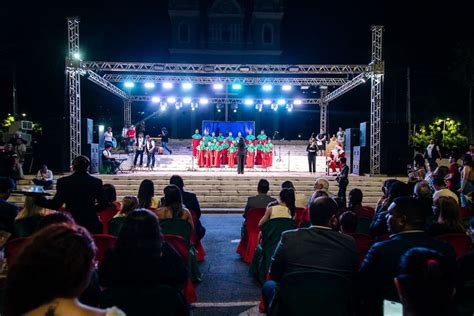 Coral Da Educa O Municipal De Oeiras Brilha Na Abertura Do Natal No