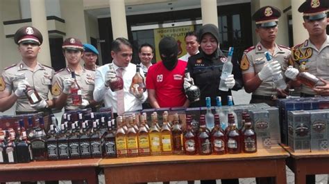 Ribuan Botol Miras Impor Berbagai Merk Disita TribunNews