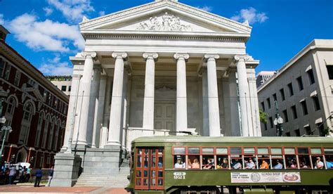 St. Charles Avenue | New Orleans Streets to Visit